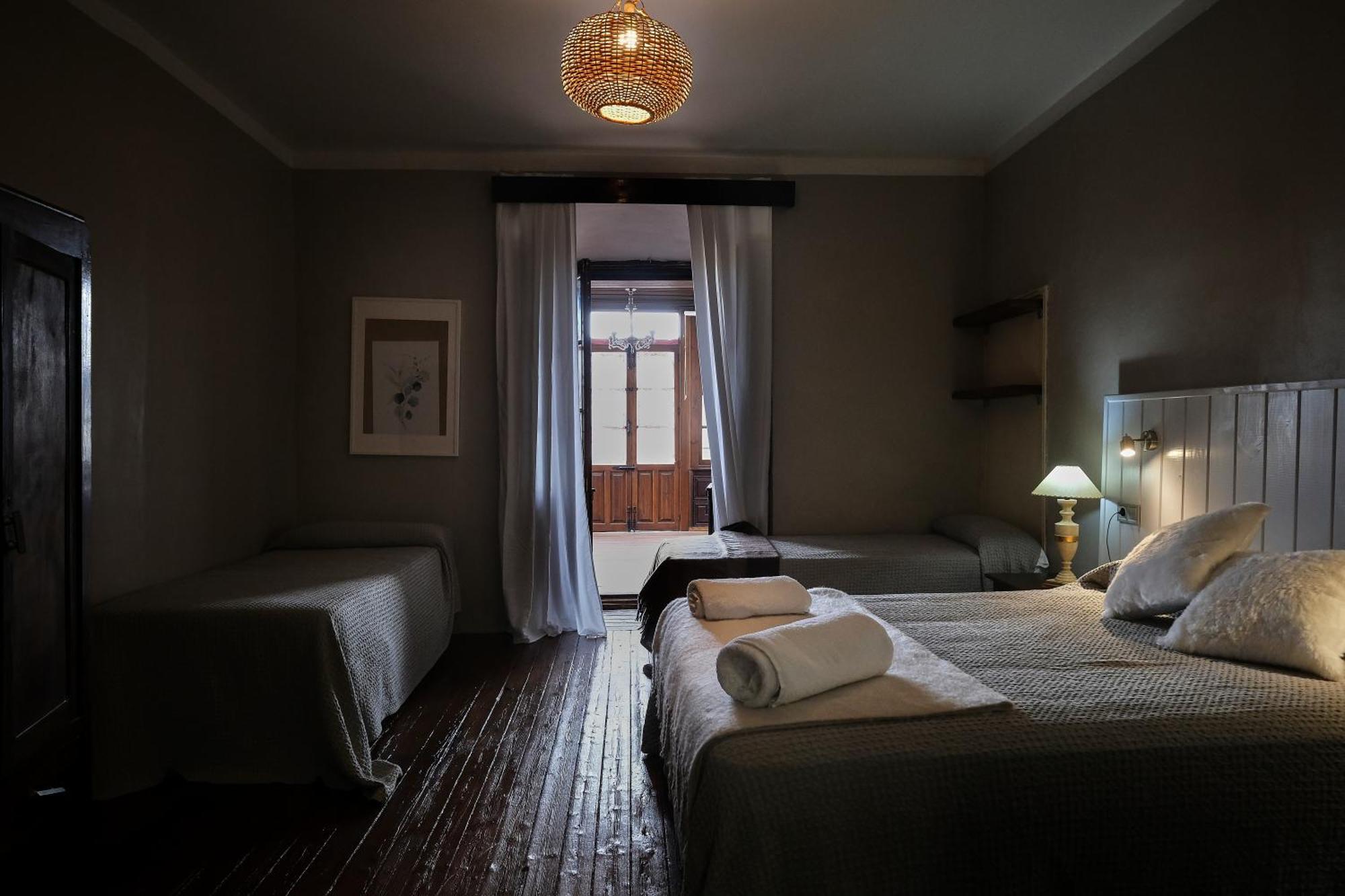 Casa Rural Palacio Conde De Aldana Con Piscina Entre Encinares Y Dehesas Terradillos المظهر الخارجي الصورة