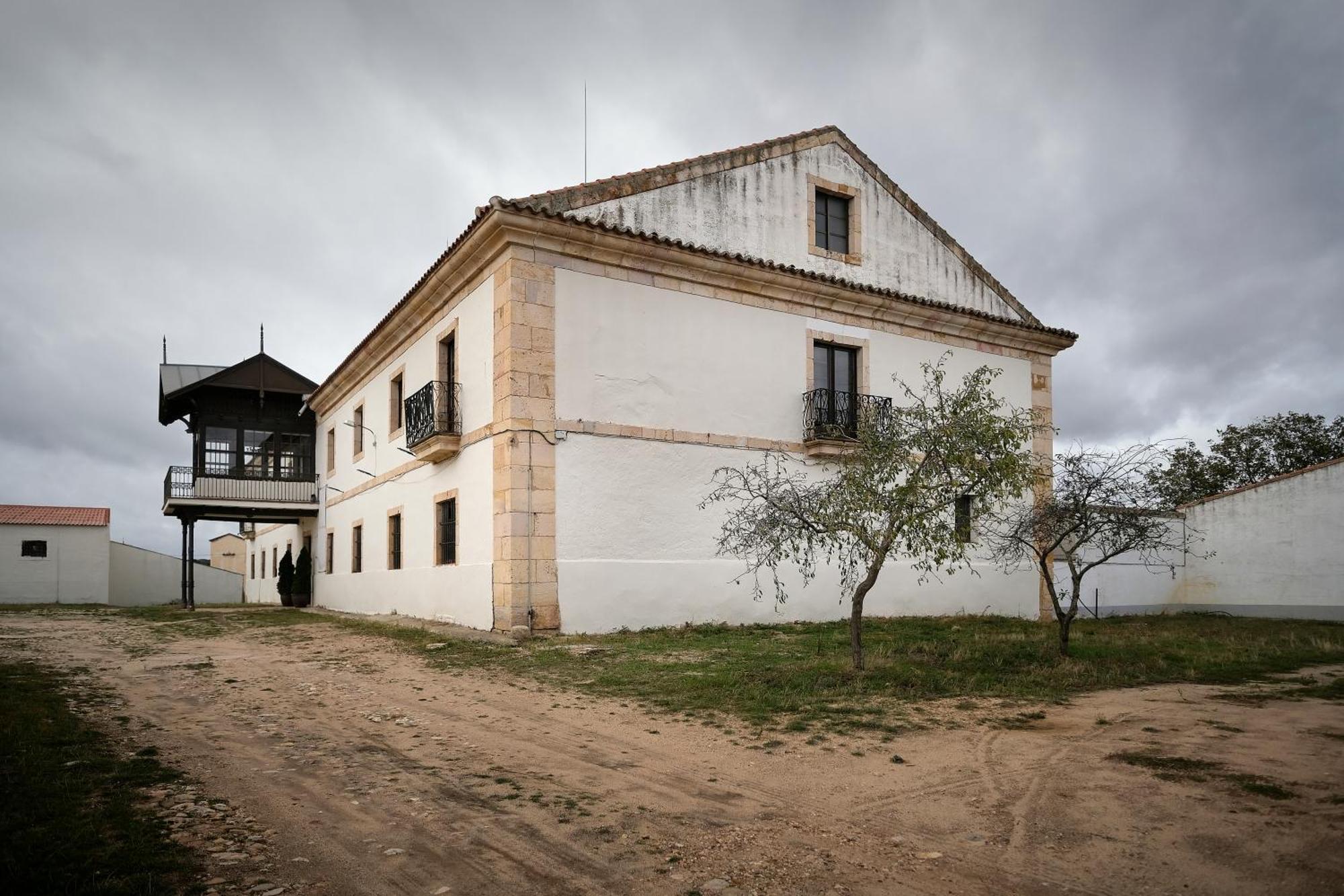 Casa Rural Palacio Conde De Aldana Con Piscina Entre Encinares Y Dehesas Terradillos المظهر الخارجي الصورة