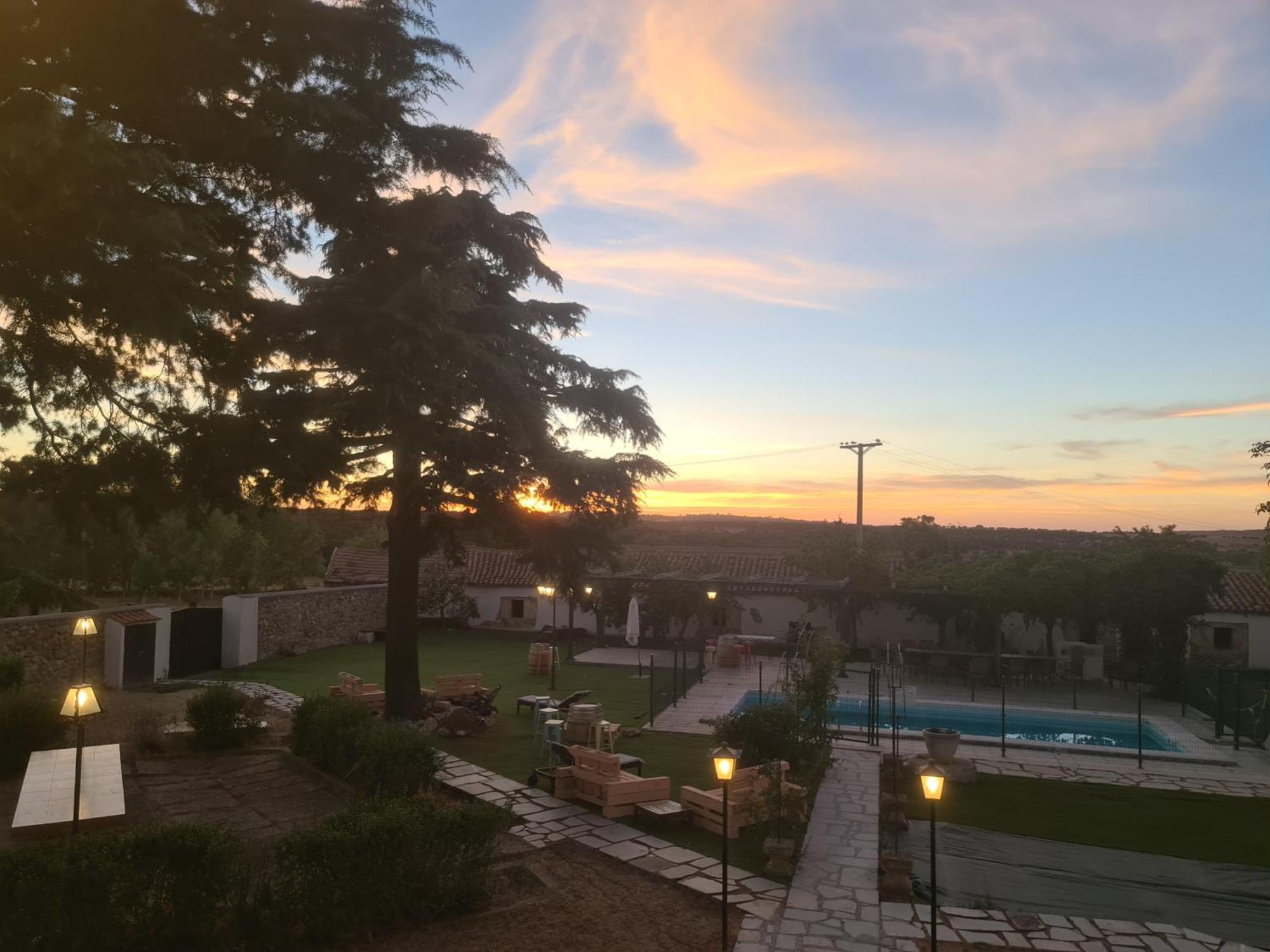 Casa Rural Palacio Conde De Aldana Con Piscina Entre Encinares Y Dehesas Terradillos المظهر الخارجي الصورة